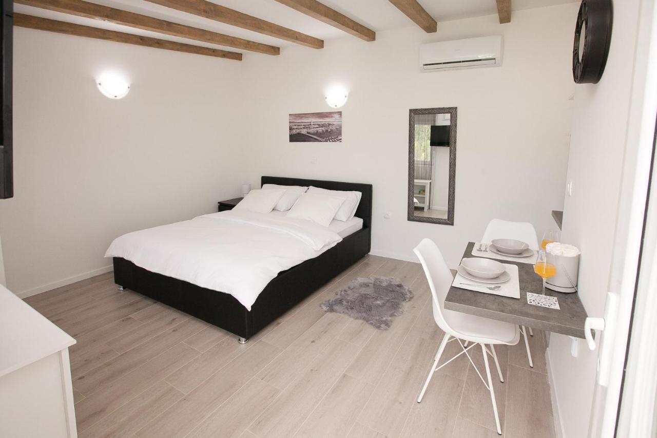 Studio Apartments Tara Zadar Exterior foto